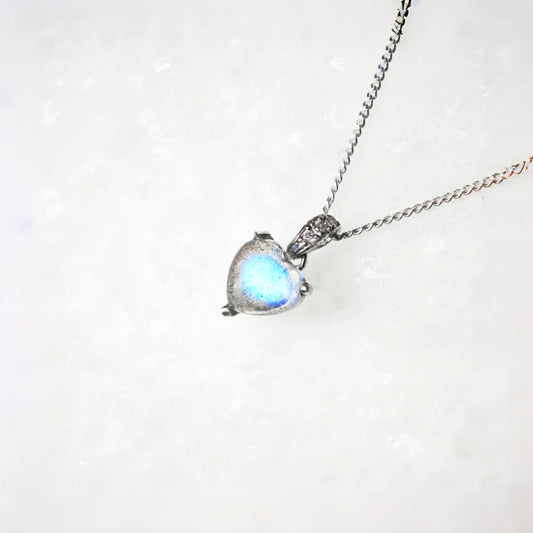 Dazzling Heart Labradorite Necklace